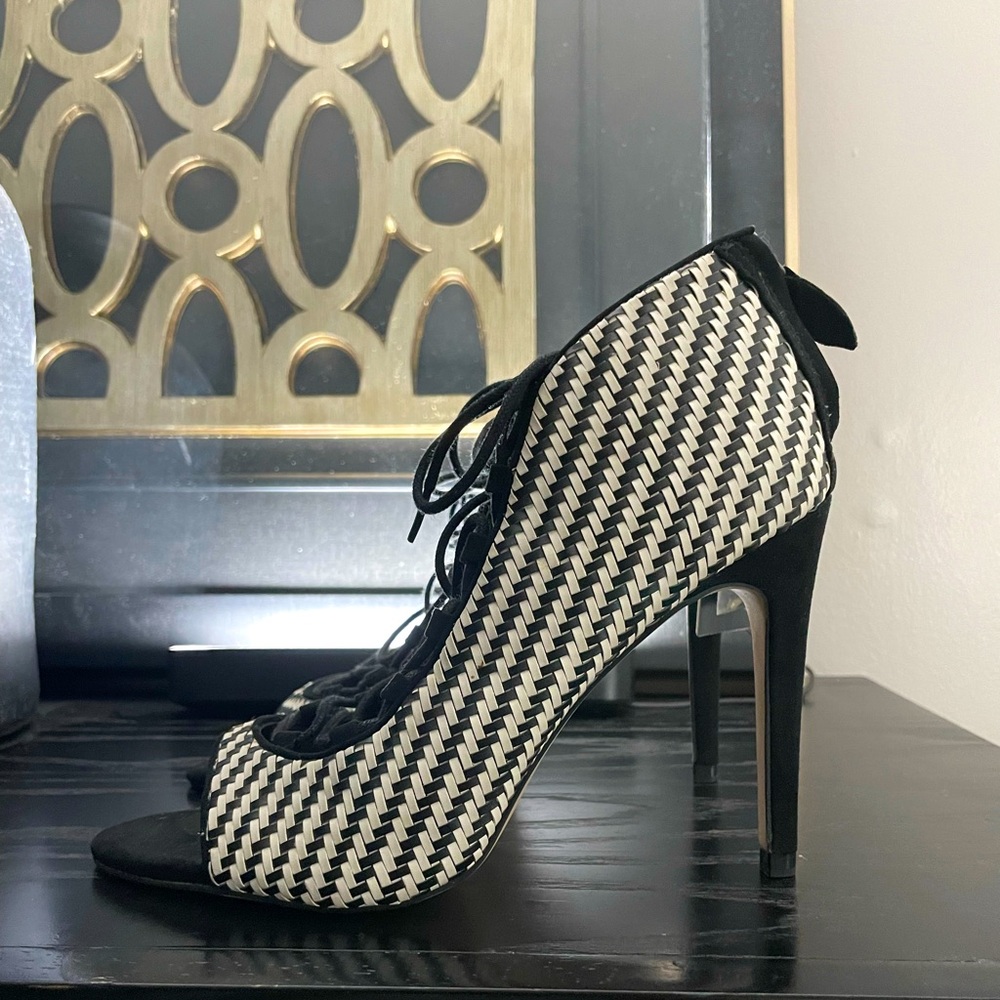Zara Basic Collection Lace up heeled Booties